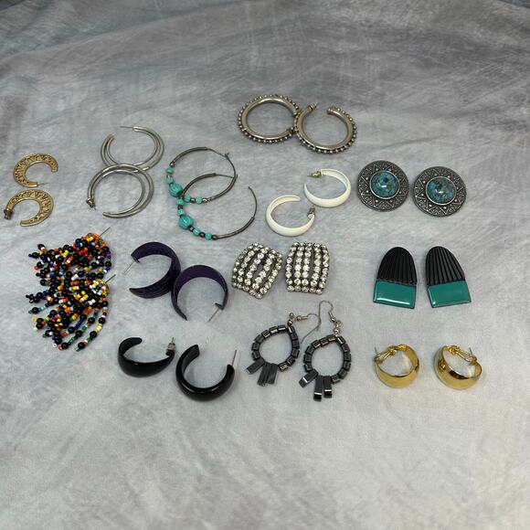 Lot 13 Vintage 70s Costume Jewelry Earrings Hoops Gold Tone Boho Silver Tone - Picture 1 of 5